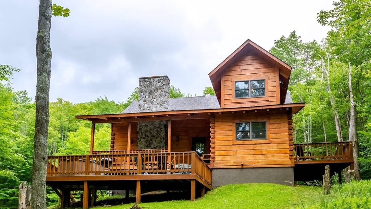 Davis House | Dream Catcher - 2014 Cabin Mountain Road Dream Catcher - Classic Cabin on Private 3 Acre Lot w/Pond, Pet Friendly, Hot Tub