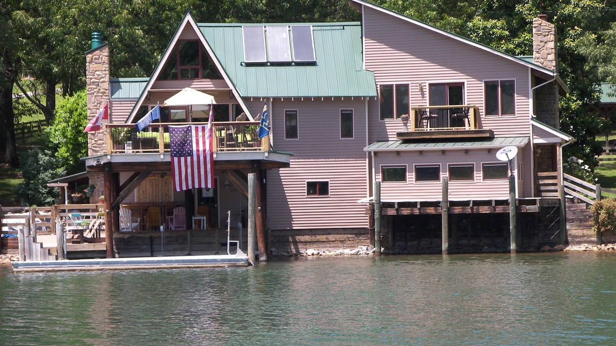 Moneta House | Dream Come True. Directly on water! No steps! Fenced yard! One of a kind on SML!