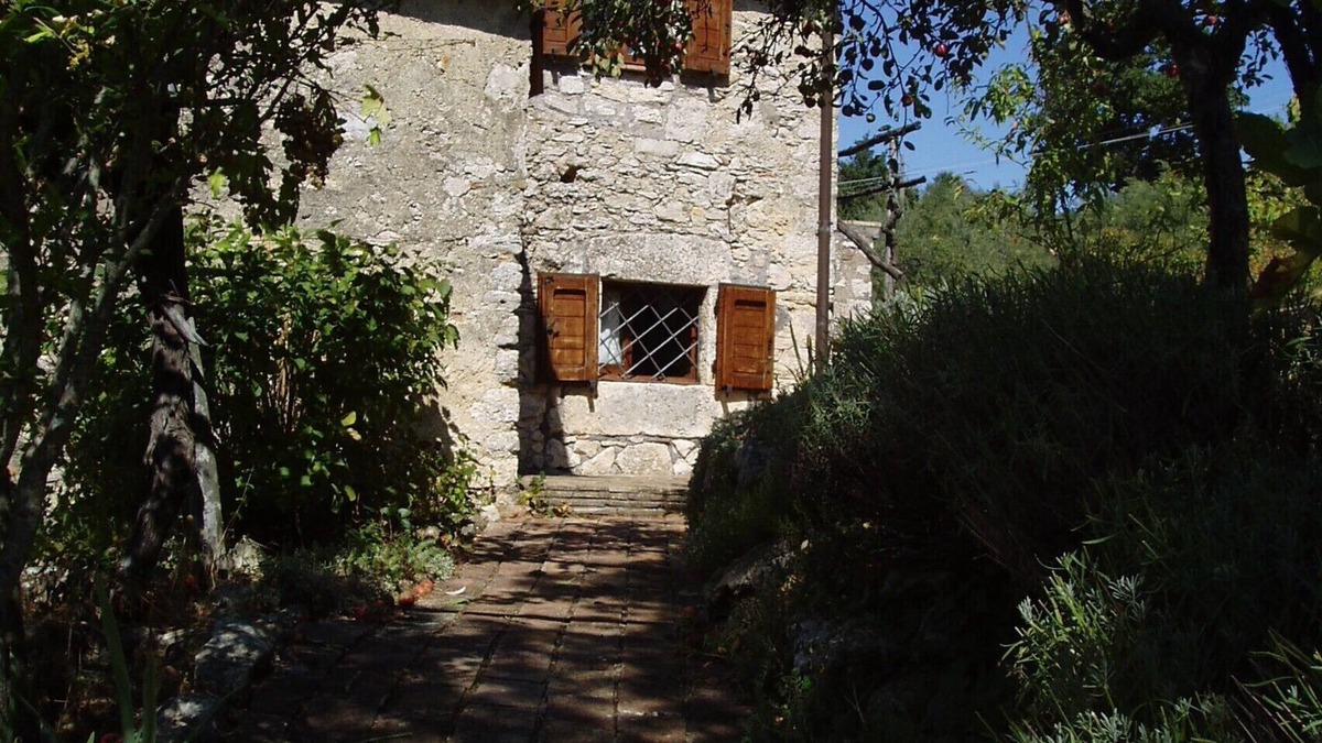 Baschi Cottage | Dream country cottage with lake views in Umbria near Orvieto