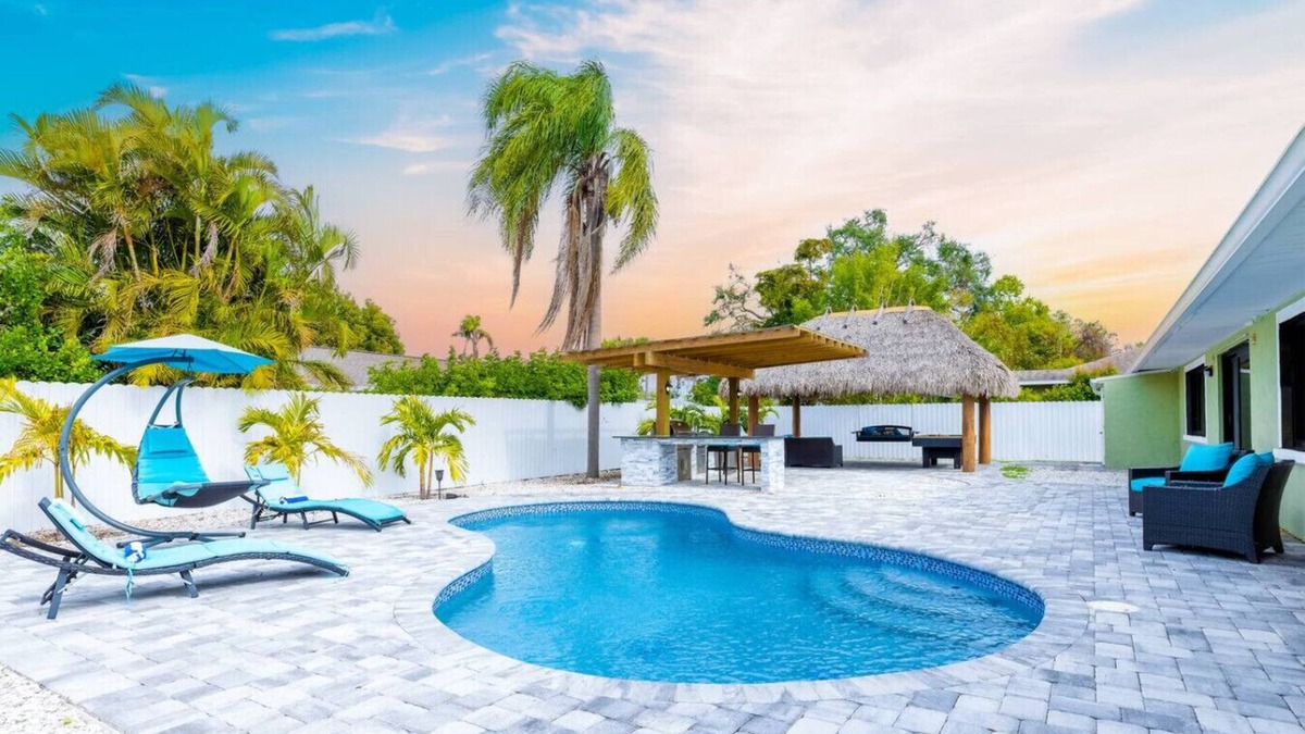 Bradenton House | Dream Gateway/Pool/BBQ/Tiki Hut/Workspace/Minigolf.
