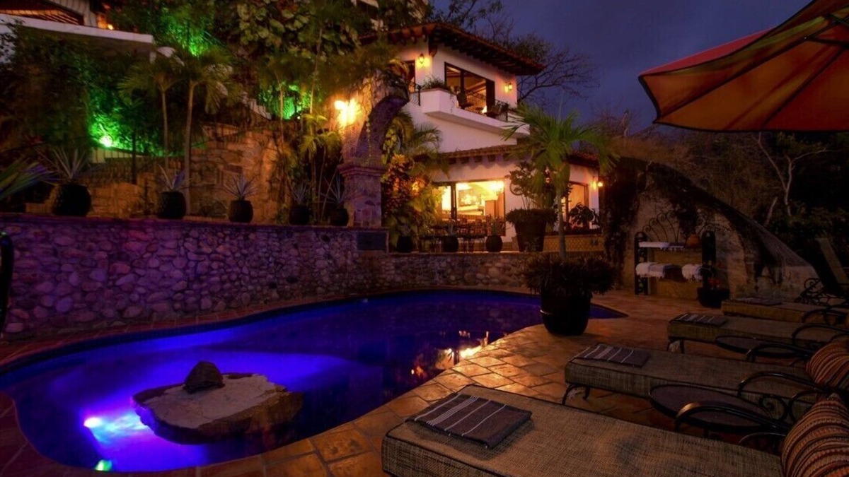 South Shore Hotel Area Villa | Dream Getaway Luxury Private Villa with Stunning Pacific Views! Dedicated Staff.