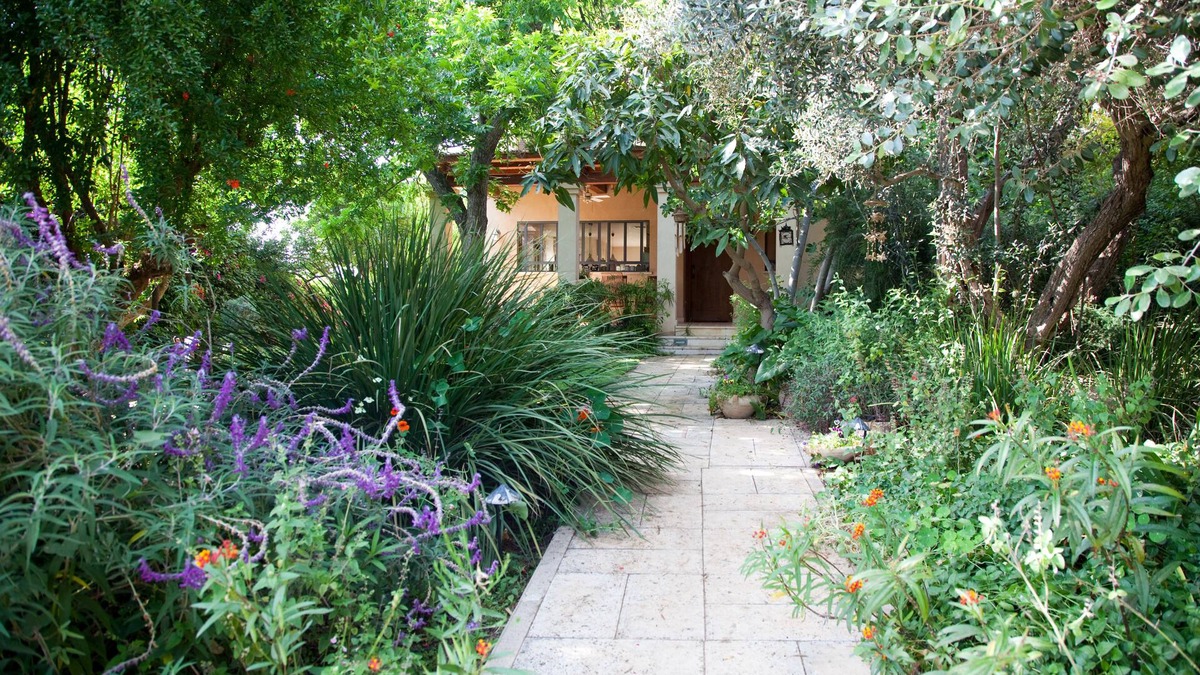 Hod HaSharon House | Dream home away from home .15 min from beach and Tel Aviv. Close to everything