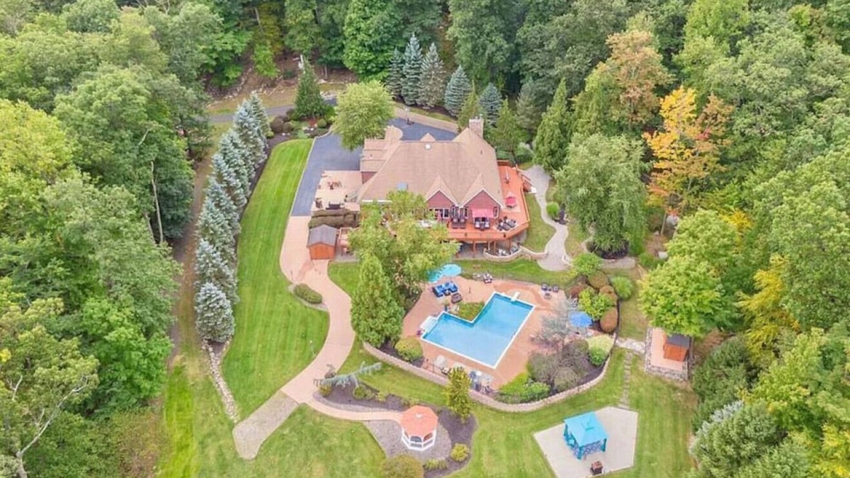 Stony Point Villa | DREAM Home, Pool, Hot Tub, Game Rm & Mountains.