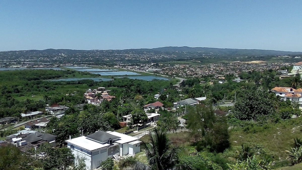 Montego Bay Hotel | Dream home that welcomes all great view of the montego bay town and cruise ship