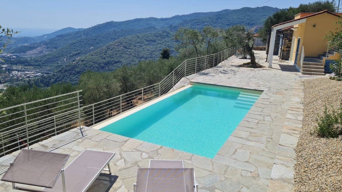 Pontedassio House | Dream home with sea views and heated pool & large terrace in the olive grove