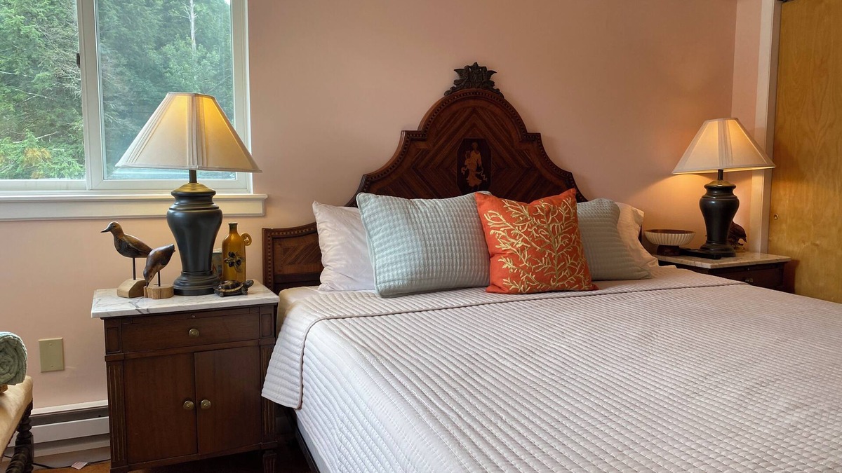 Woodridge House | Dream house by a Pond, 3-bed home in Woodridge NY w/WiFi, AC, embraced by trees