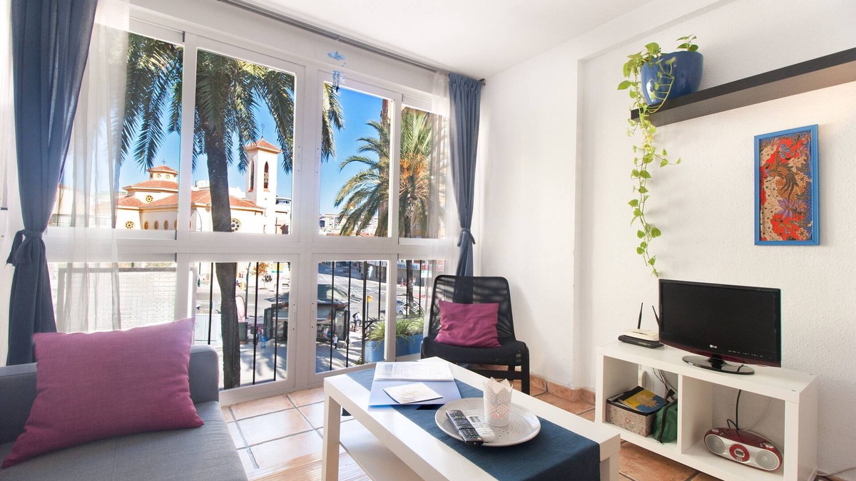 25 Anos de Paz Apartment | Dream in Blue, Magnificent 2 bedroom apartment 4 pers at 250 meters from the beach