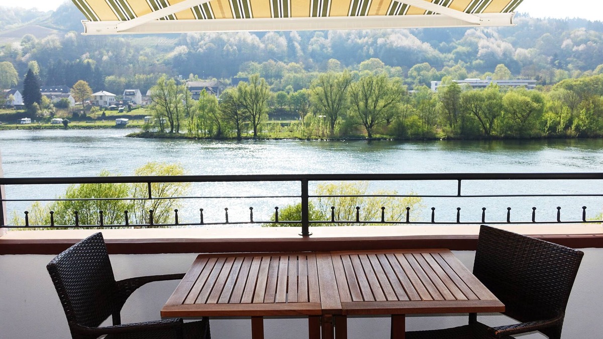 Zell Condo | Dream location - Exclusive luxury apartment Zell Mosel with balcony 10 meters from the water