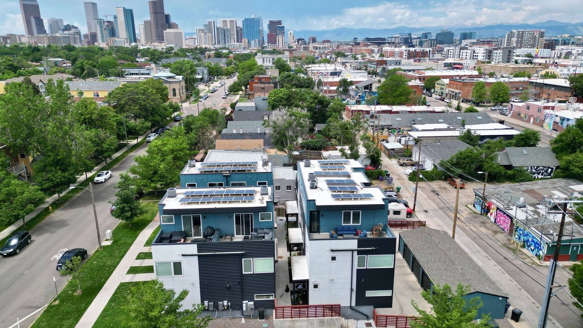 Curtis Park House | Dream Pad: 3BR Townhouse-heart of RiNo w/private garage - Sleeps 10!