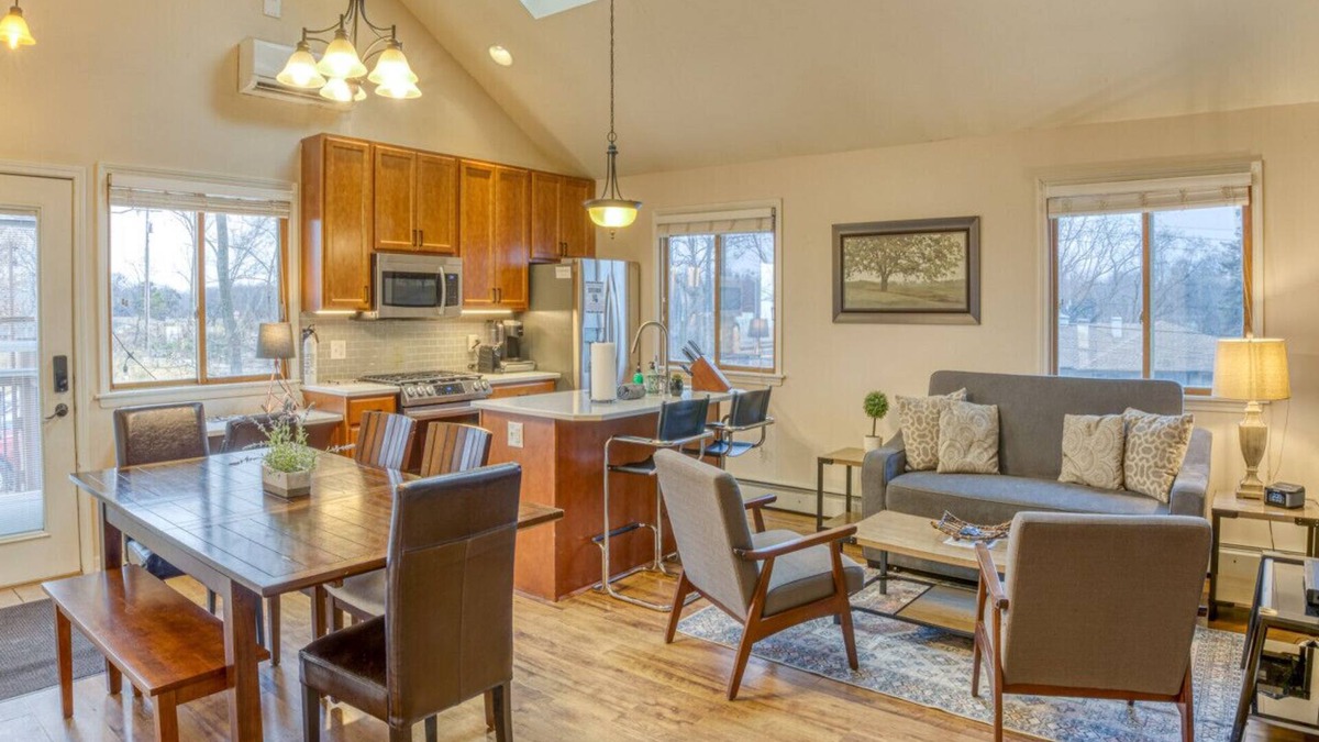 Miller Beach House | Dream Retreat Guesthouse, Indiana Dunes Nat’l Park, 10 min hike to Beach