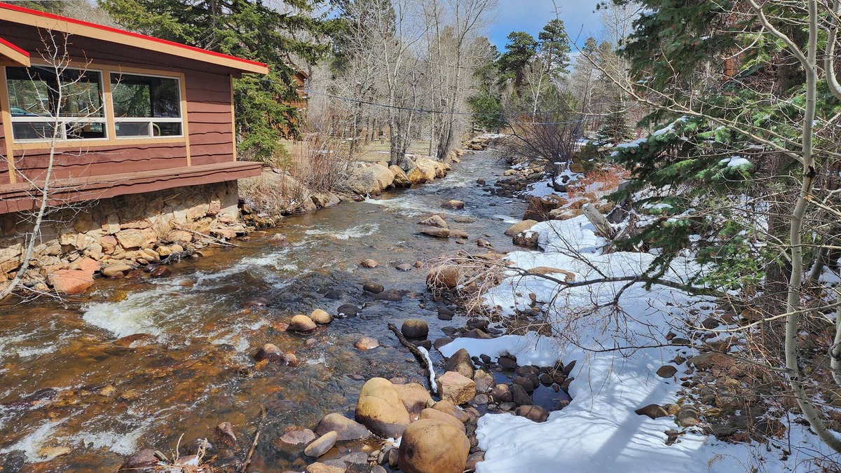 Estes Park Hotel | Dream River Front Suites R2