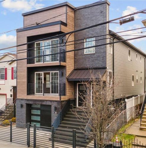 Weequahic Apartment | Dream!