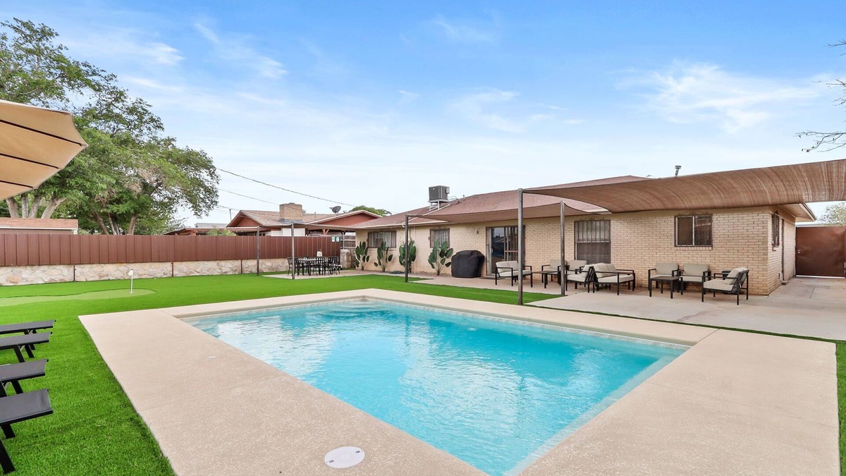 Biggs Field House | Dream Vacation Airport 10 Guest Fort Bliss Pool