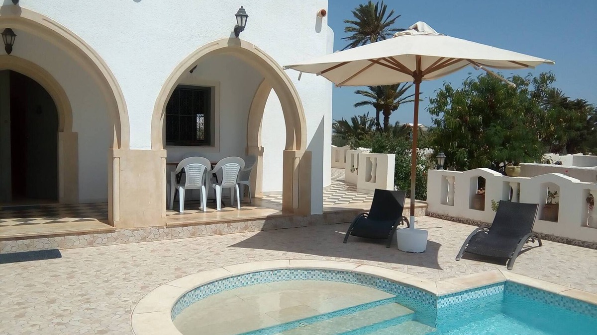 Aghir Villa | Dream vacation in Djerba, Villa pool close to the lagoon