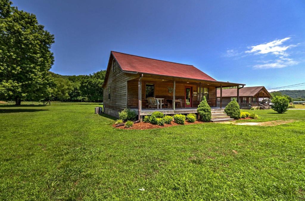 Mountain View House | Dream Valley Mountain View Cabin with Covered Porch!