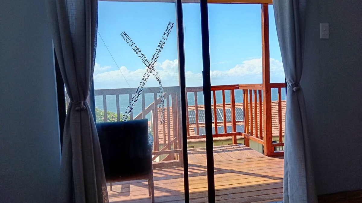Bluff Cabin | Dream View Cabin 3 minutes to Anstey's beach sleeps 4-6 guests. Pet-unfriendly.