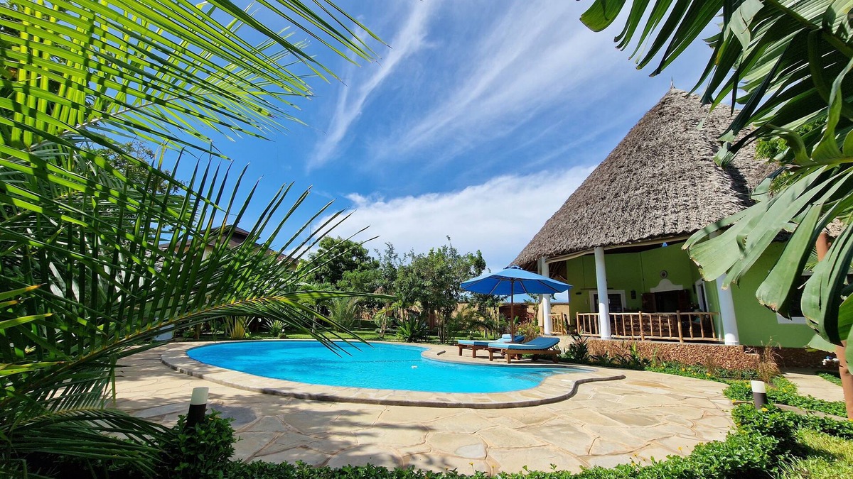 Galu House | Dream villa Maisha Mazuri with staff