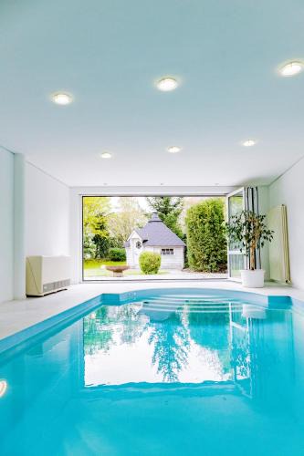 Weil am Rhein Apartment | Dreamapartment La Vigna "Stone" Suite mit eigenem Indoorpool & Sauna & Grillhütte - Weil am Rhein