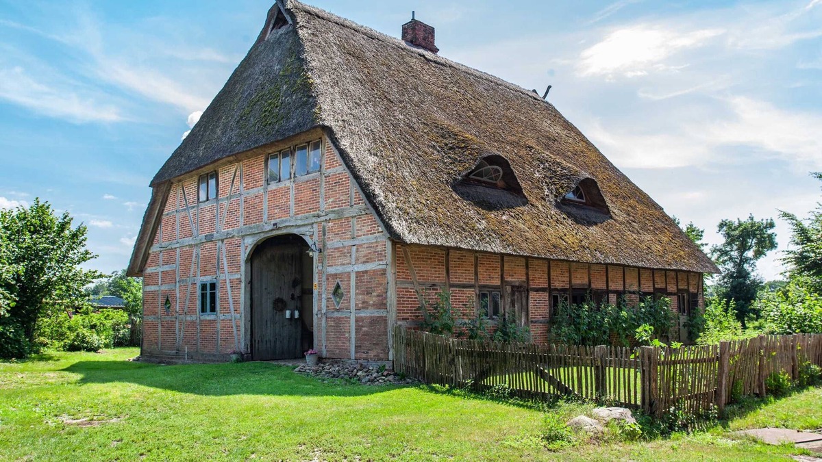 Kruzen Apartment | Dreaming under the thatched roof | Rest and enjoy