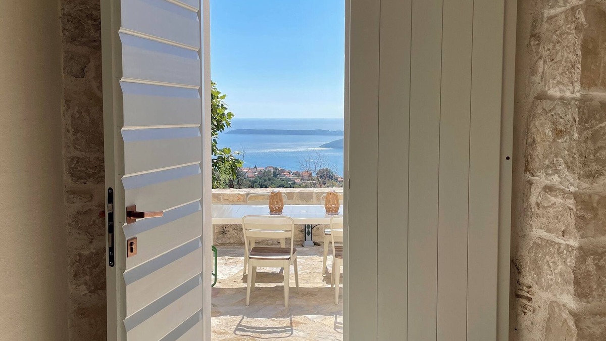 Herceg Novi House | Dreamlike stone house by the sea: luxury with infinity pool and panoramic views