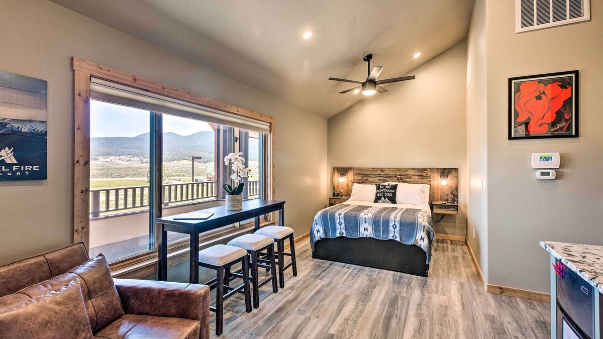 Angel Fire Apartment | Dreamy Angel Fire Studio < 2 Mi to Ski Resort!