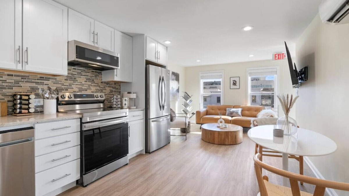 Herndon Apartment | Dreamy Apartment in Downtown, 1 BDR, Kitchen, Luxury Bath, Walk to Shops and Entertainment