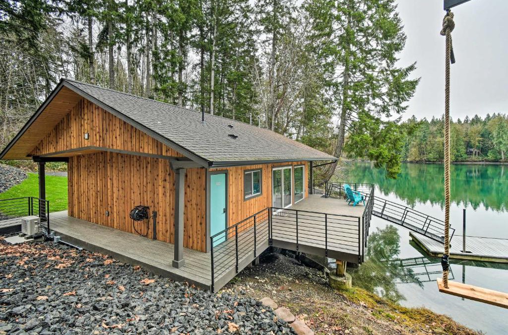 Olympia House | Dreamy Bayfront Cabin with View, Dock and Kayaks