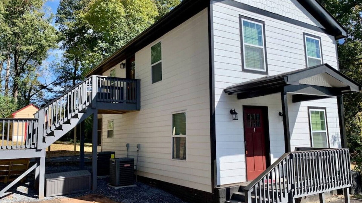 Browns Mill Park House | Dreamy Downstairs Unit of Guest Home with Private Patio, BBQ Area & Yard Games!