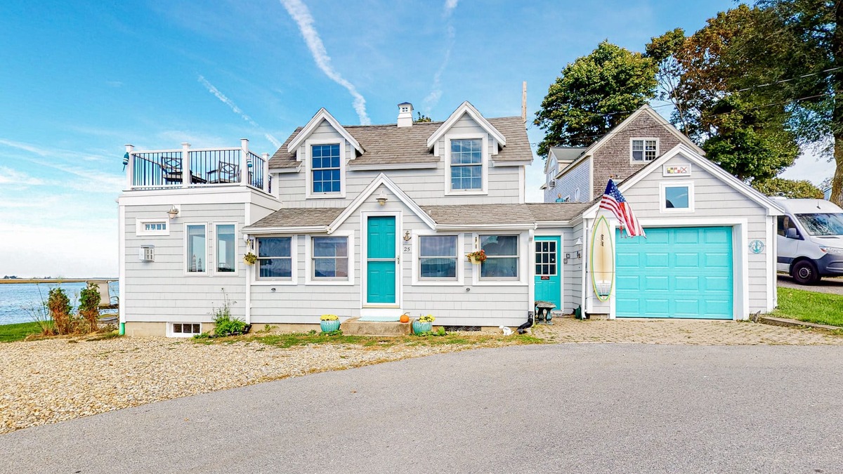 Ipswich House | Dreamy escape on the water with rocky beach,fire pit and outdoor seating