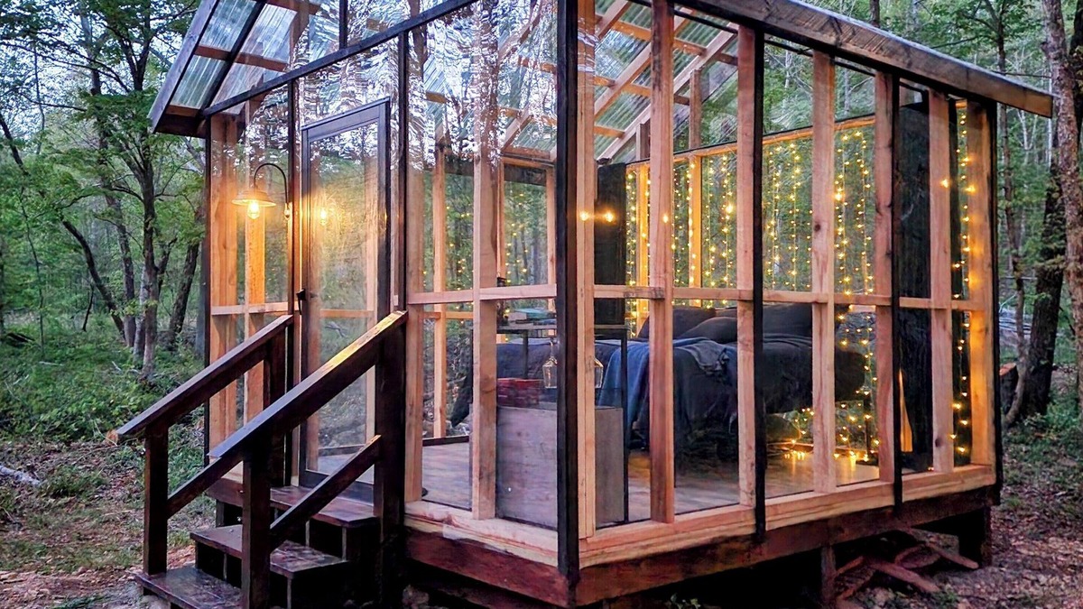 Waverly Cabin | Dreamy Glass Glamping Cabin on Tree Farm Close to Town but Secluded and Private