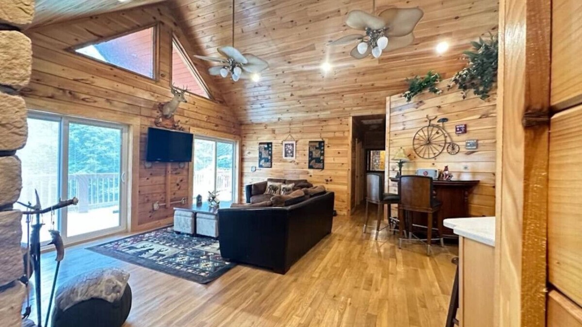 Grassy Creek Cabin | Dreamy Hidden Cabin in the Woods