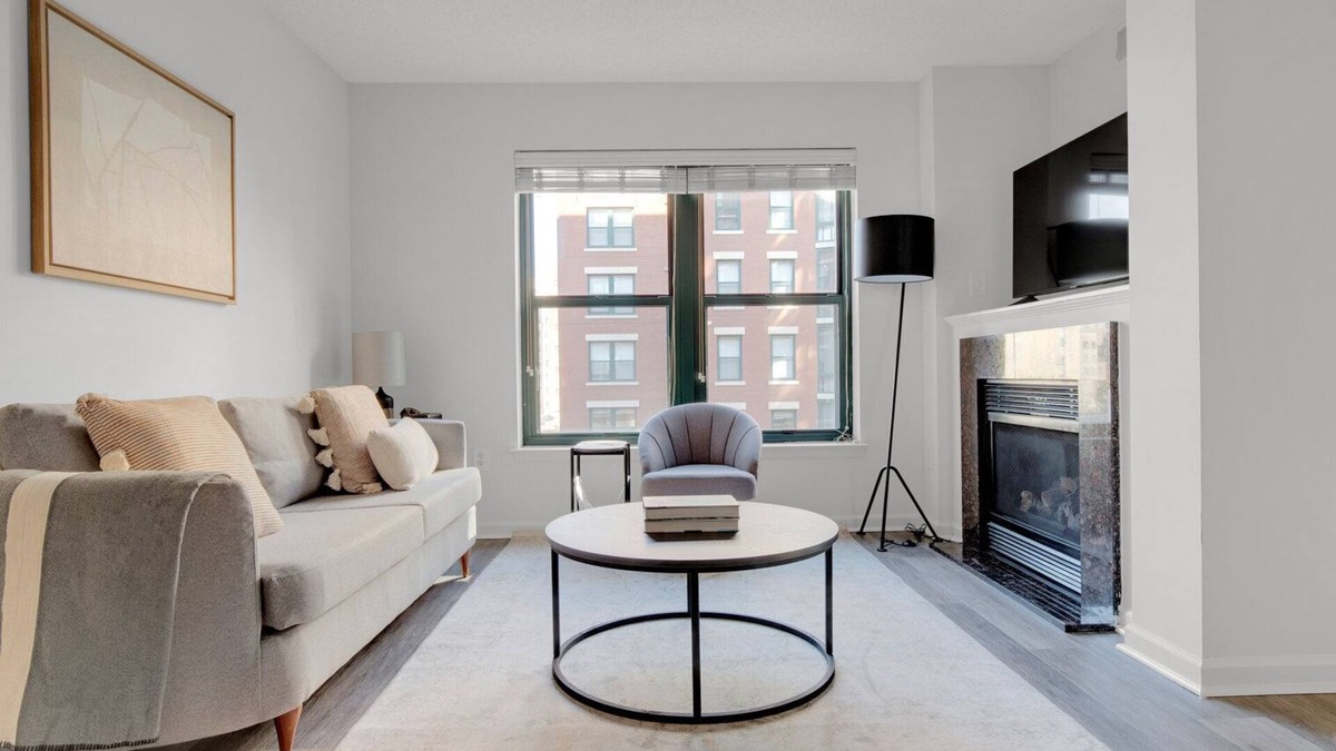 Logan Circle Apartment | Dreamy Logan Circle 2BR w/Gym, W/D & Pool, walk to bars by Blueground