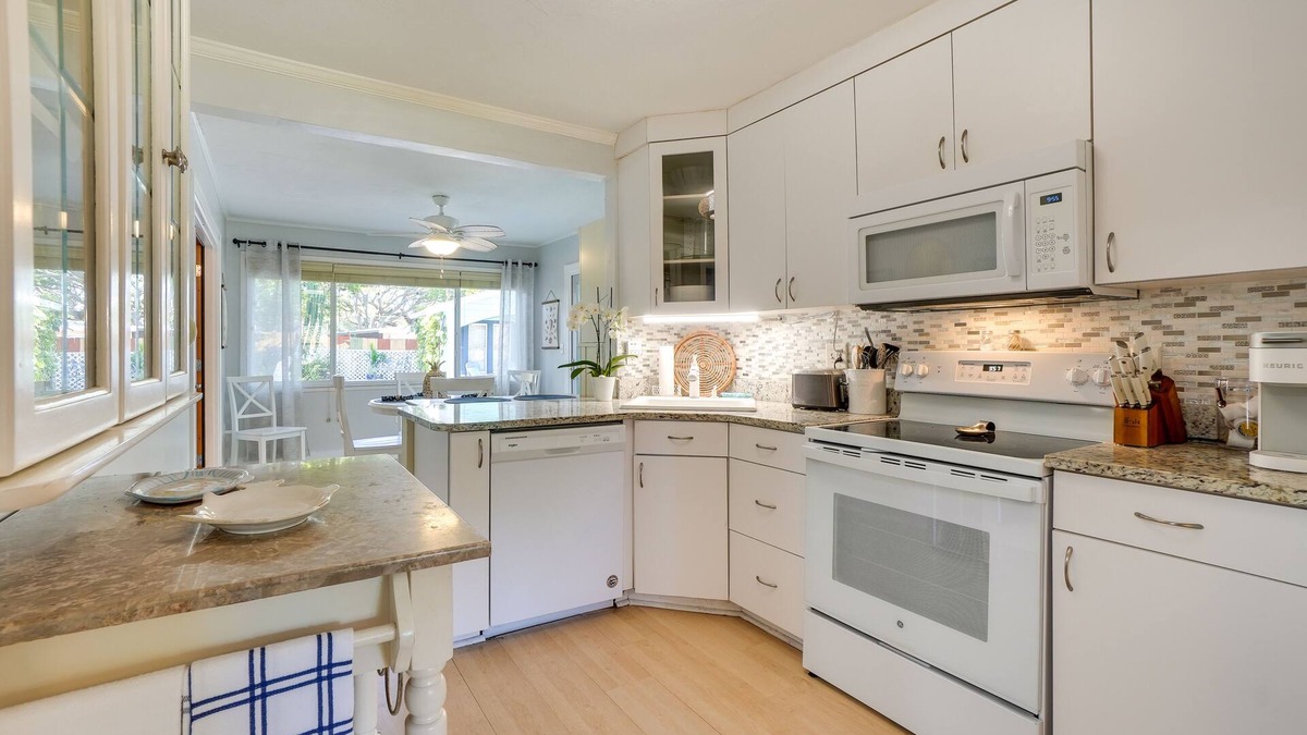 Palm Harbor Cottage | Dreamy Palm Harbor Cottage, Steps to Crystal Beach