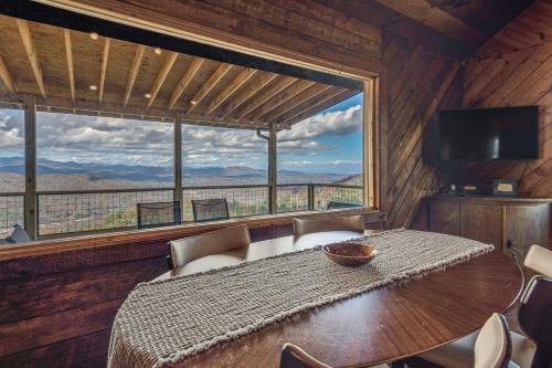 Penrose House | Dreamy Penrose Cabin with Panoramic Mountain Views