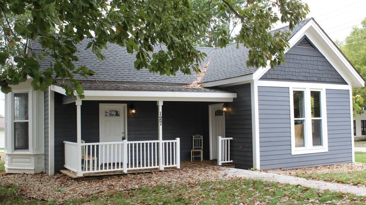 Pleasant Hill Villa | Drew's Den in Historic Downtown Pleasant Hill, MO