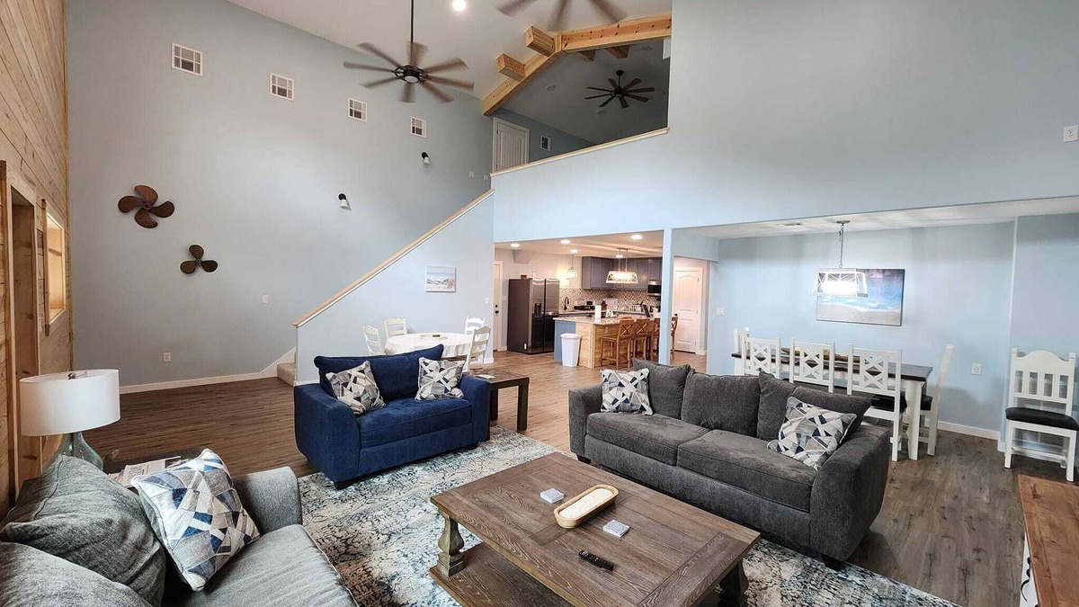 Long Mott House | Driftaway Barndo is steps to Seadrift fishing pier