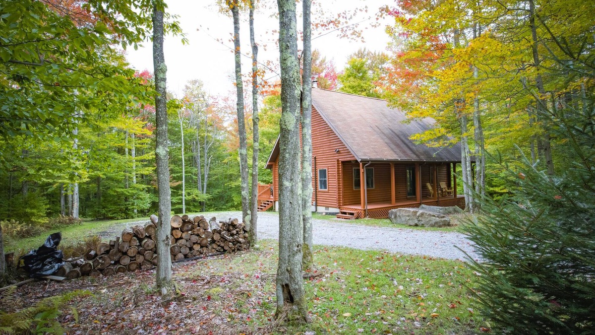 Timberline Cabin | Driftland Cabin – sauna, hot tub, pizza oven, kayak