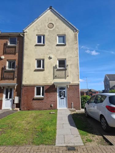 Port Talbot House | Driftmark Beachfront location Aberavon Beach Sea Views Large Driveway parking private site fibre optic wi fi