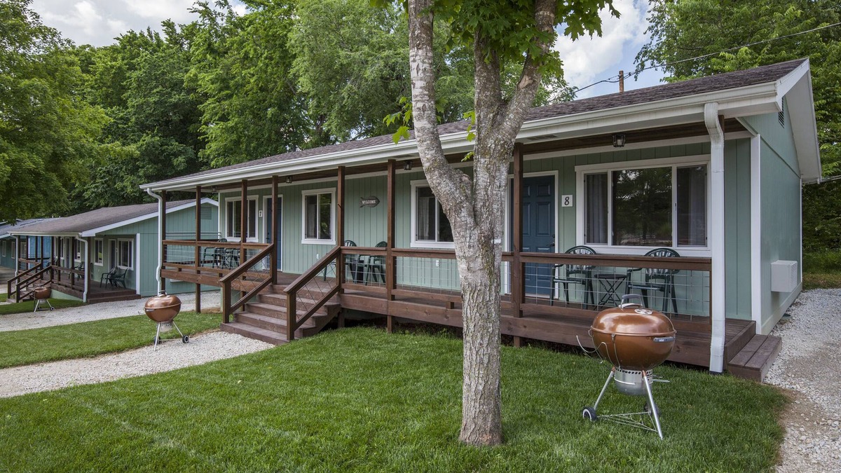 Branson Cabin | Driftwater Resort Cabin #8 with Lake Taneycomo Access & Pool!