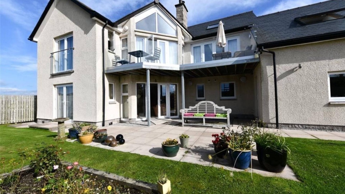 Kippford Cottage | Driftwood - a house that sleeps 8 guests in 3 bedrooms