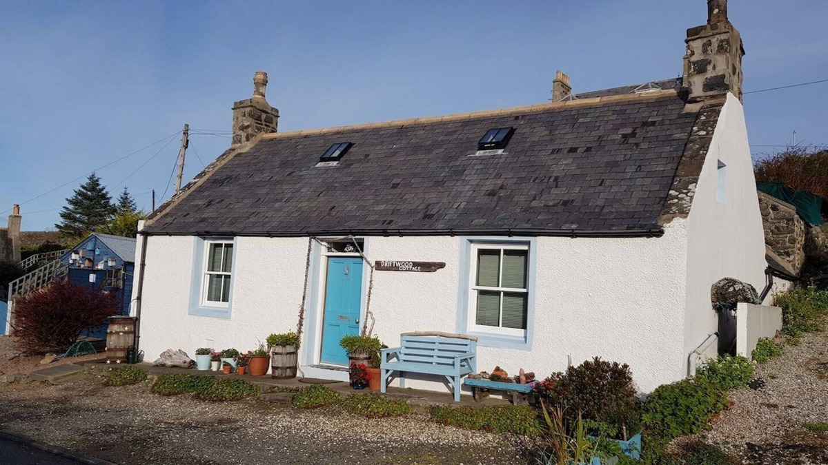 Portsoy Cottage | Driftwood Cottage, near Portsoy's historic harbour-stunning garden