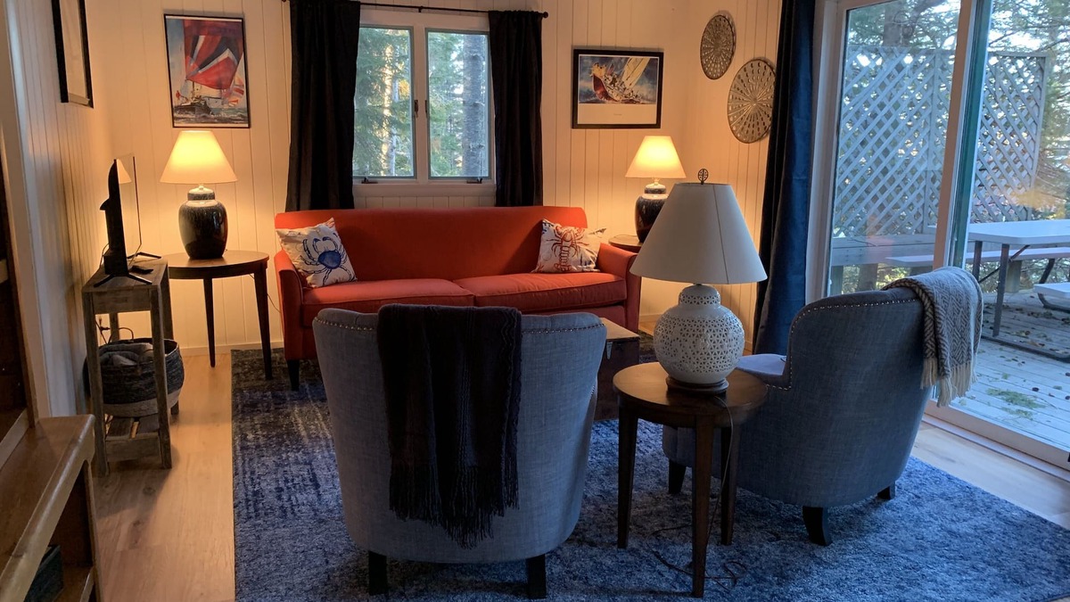 Bernard House | Driftwood Cottage-on the shore overlooking BassHbr 