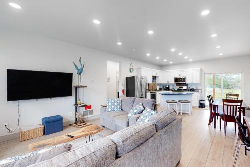 Bandon Apartment | Driftwood Duet