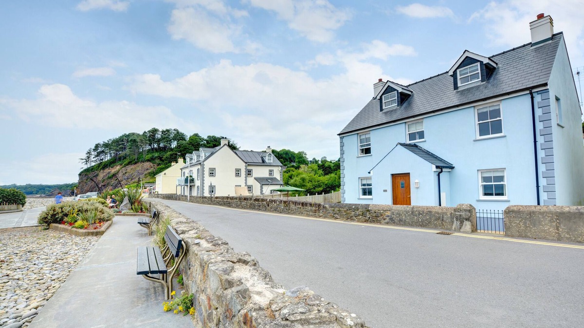 Amroth House | Driftwood - Five Bedroom House, Sleeps 10