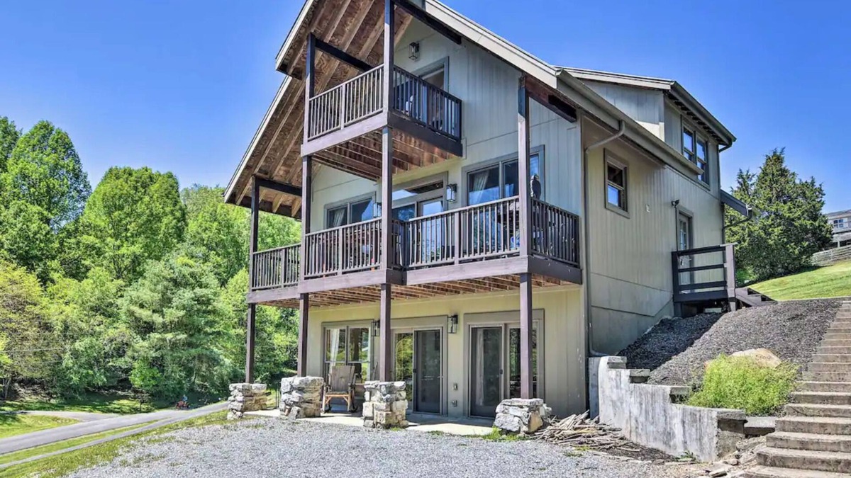 Abingdon Cabin | Driftwood Lodge-Timber Frame Lake View Cabin