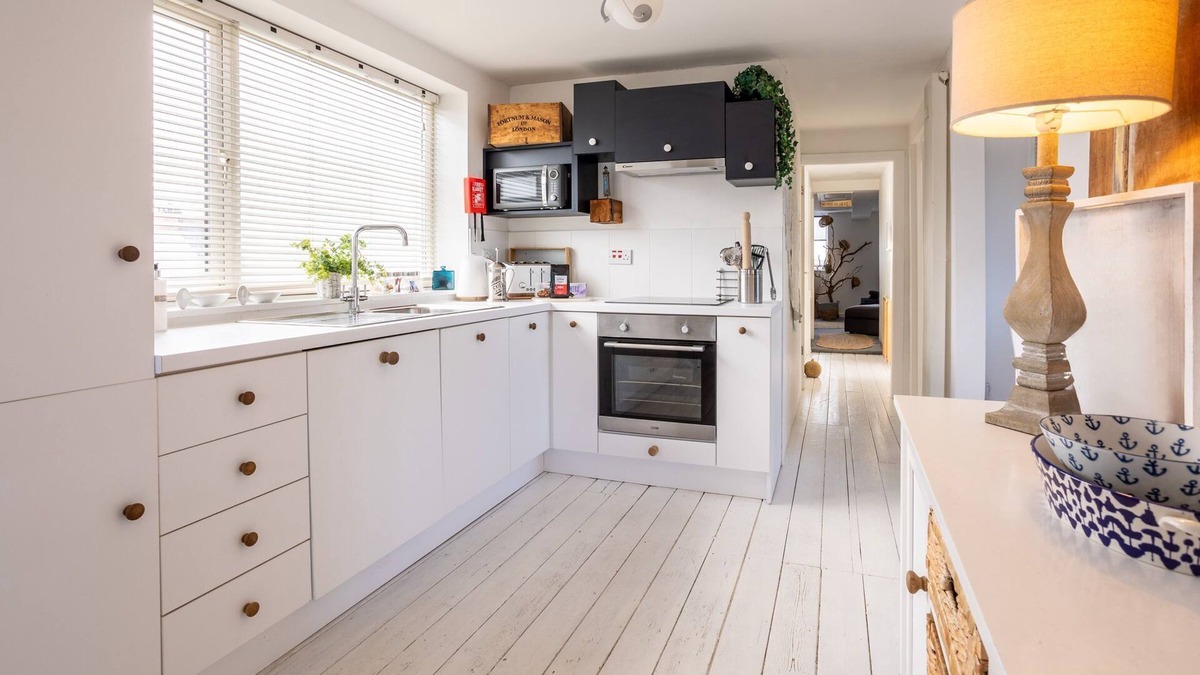 Rhosneigr Cottage | Driftwood: Pet-friendly seaside home for six in Rhosneigr