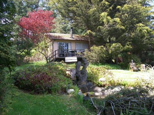 Sturdies Bay Resort | Driftwood Village Cottages