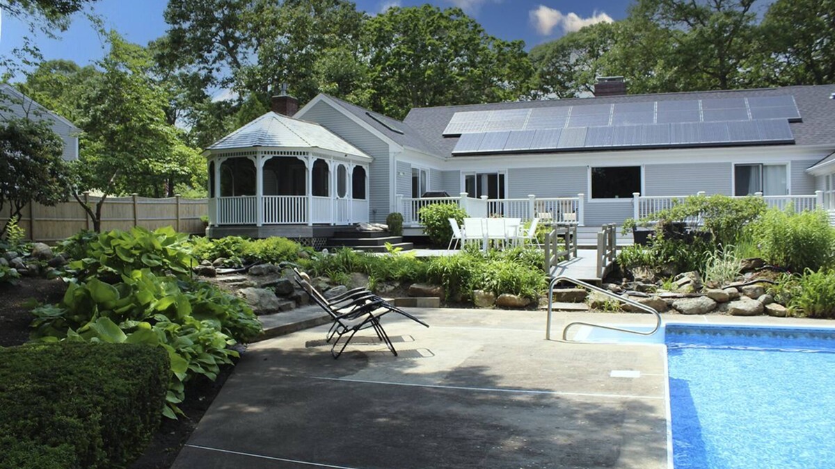 Cummaquid House | Dromo Landing: 133-Ba Picture Perfect Pool Property in a Quiet Cummaquid Neighborhood