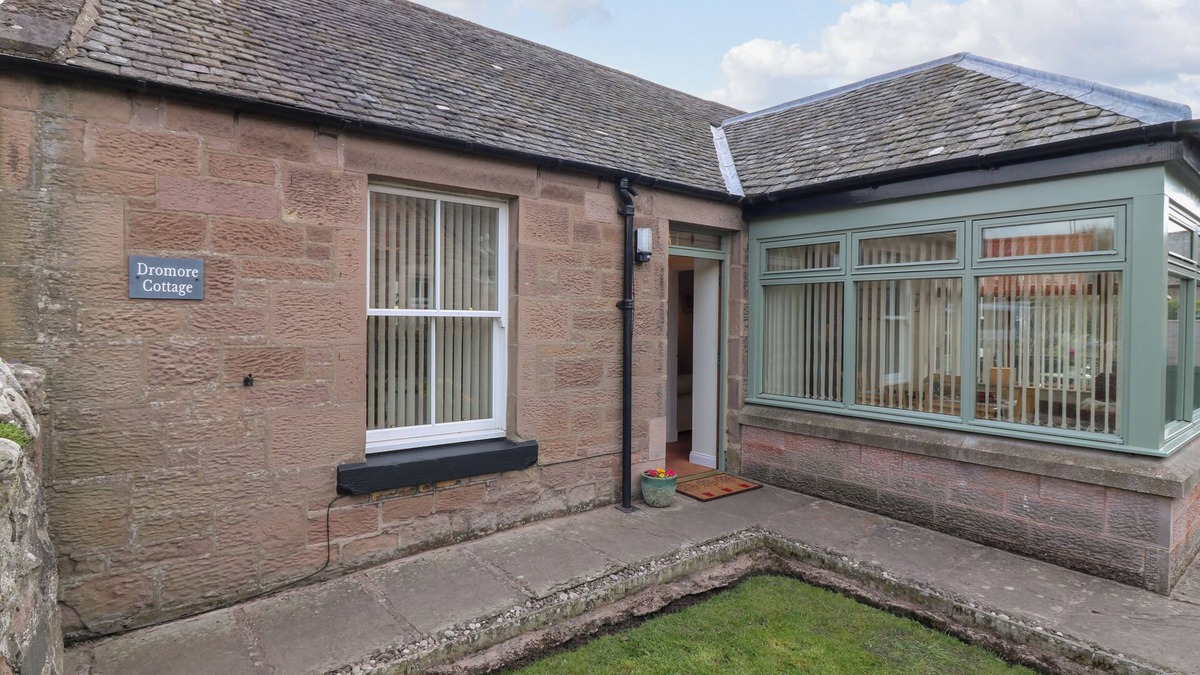 Norham House | DROMORE COTTAGE, pet friendly, character holiday cottage in Norham