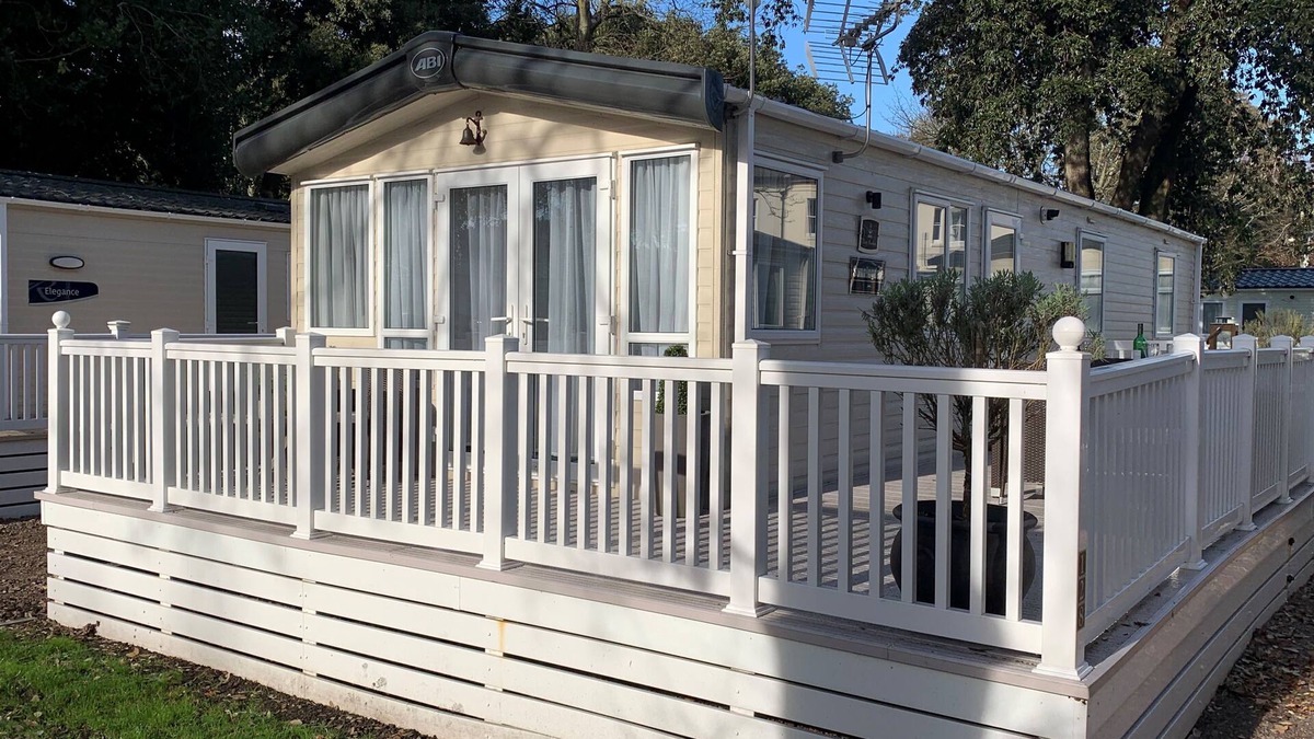 Mudeford Cottage | Drop Anchor, by the beach in Mudeford - * No Booking Fees *